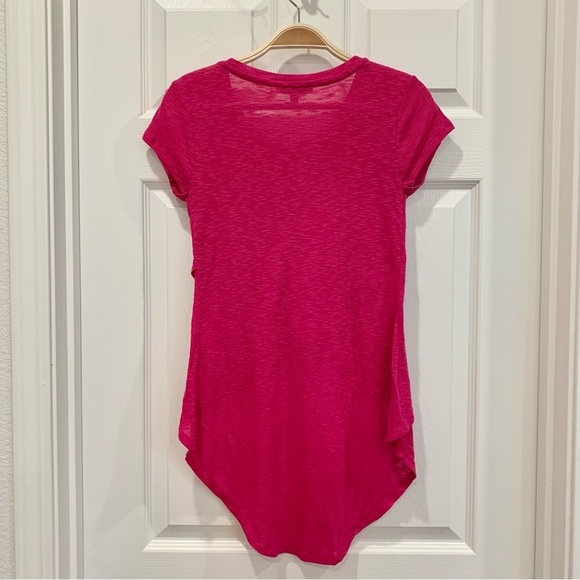Fuchsia Pink Ribbed High-Low Tulip Hem Short-Sleeve Tee Top - Picture 5 of 5